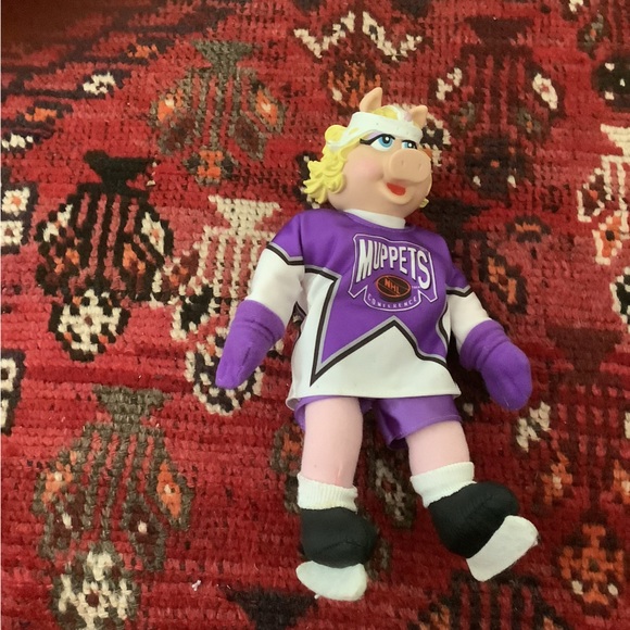 Purple 1995 Miss Piggy Muppet NHL MacDonald’s Promo Doll - Picture 2 of 4
